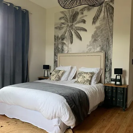 La Tour Du Maine Frühstückspension *