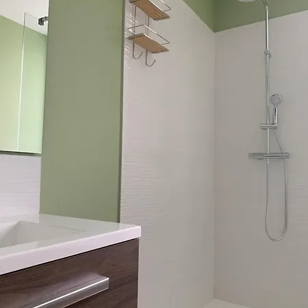 La Tour Du Maine Frühstückspension *